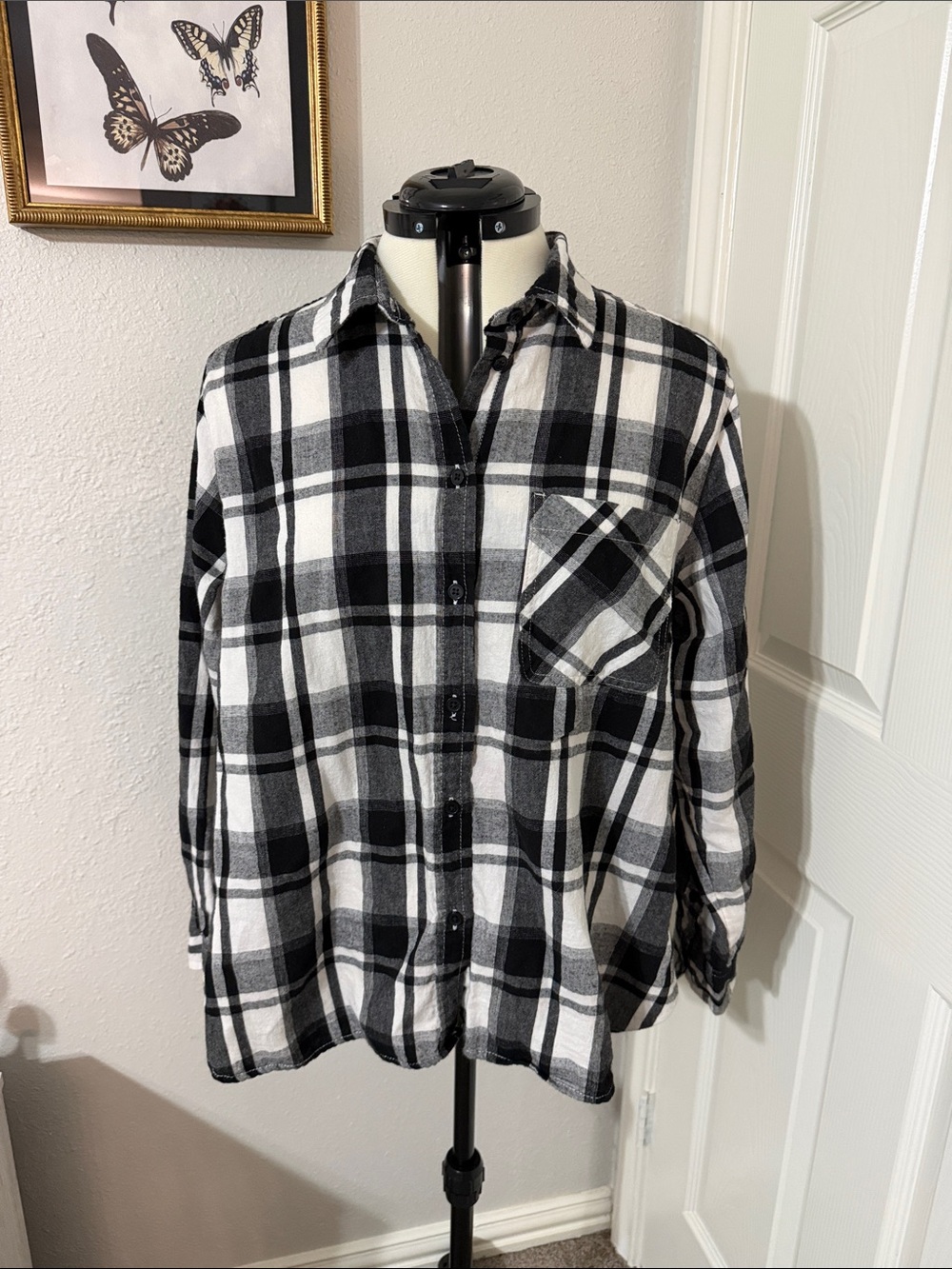 Time and Tru Black and White Plaid Button-Up Shirt